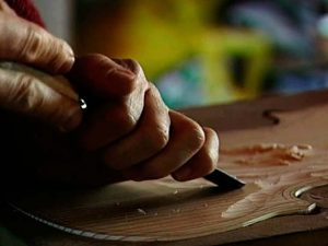 Creación de un violín y uso en la música popular