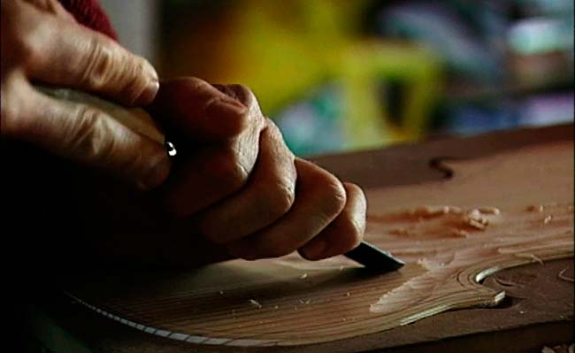 Creación de un violín y uso en la música popular