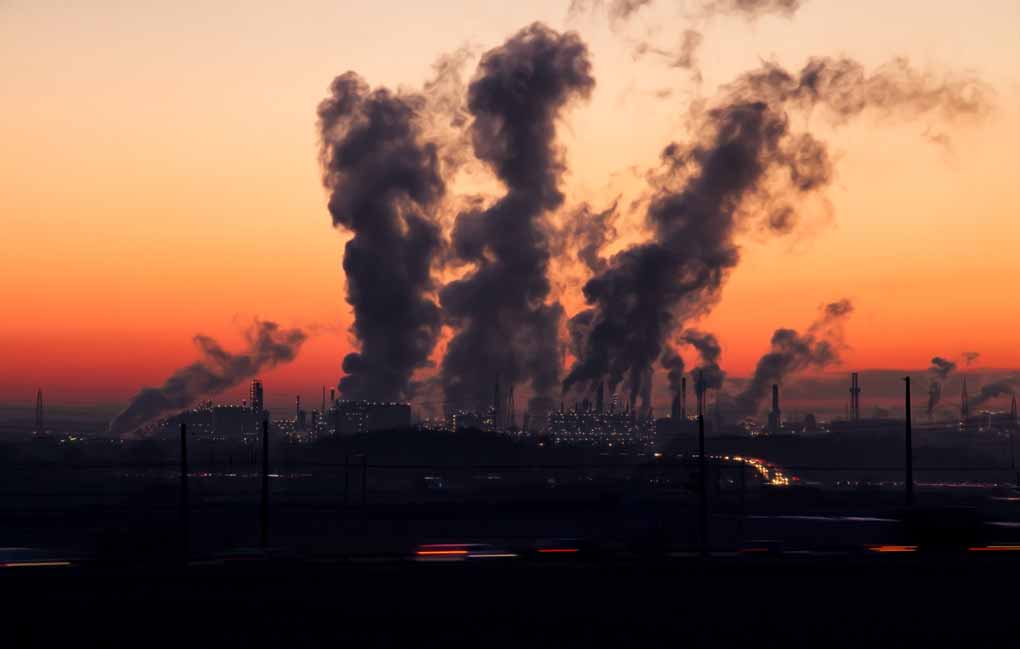 Los gobiernos financian la destrucción del clima - Central eléctrica - Foto Pixabay